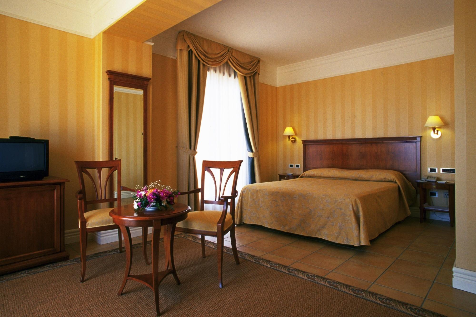 Dioscuri Bay Palace Сан-Леоне Номер фото